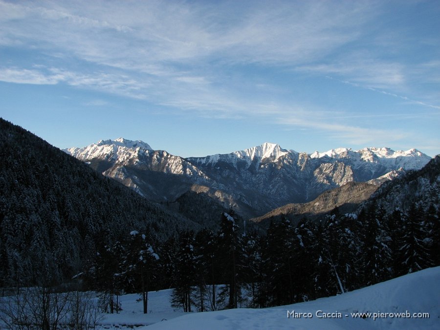 01_Vista verso Aralalta e Baciamorti.JPG